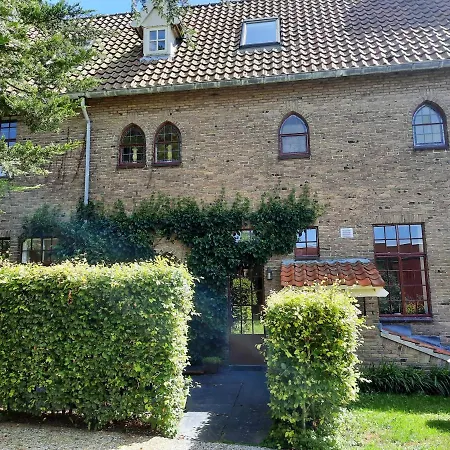 Ruime Woning In Het Voormalig Karmel Klooster Van Egmond